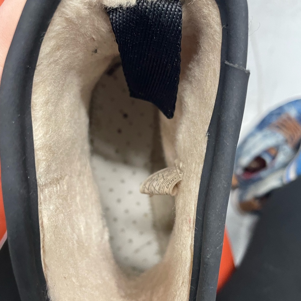 UGG  Cream and Black Boots - Picture 4 of 8